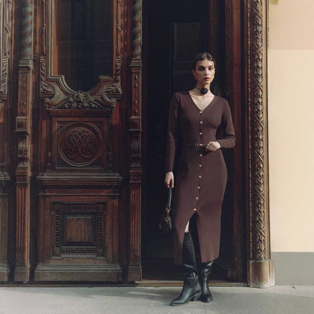 Maskot Elegant Button-Detail Dress