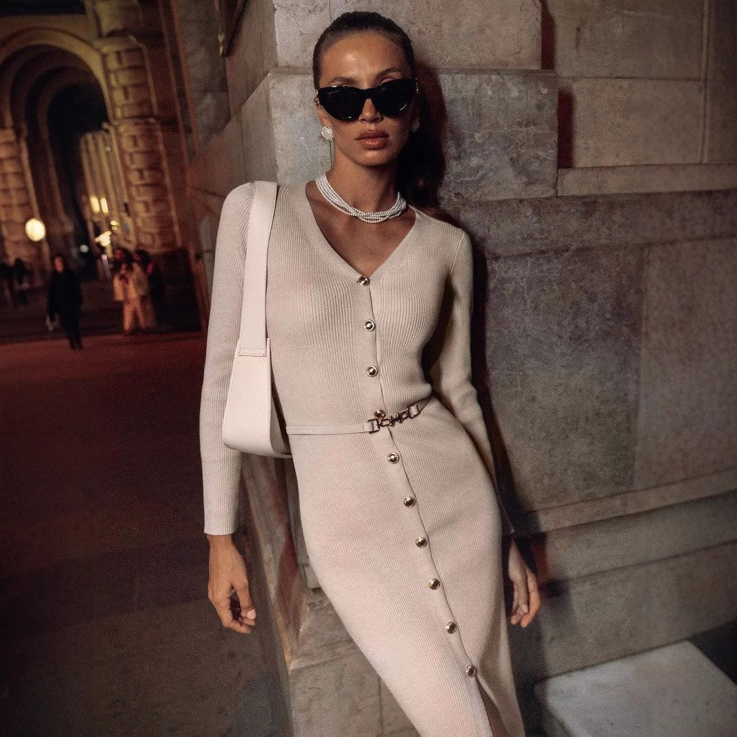 Maskot Elegant Button-Detail Dress