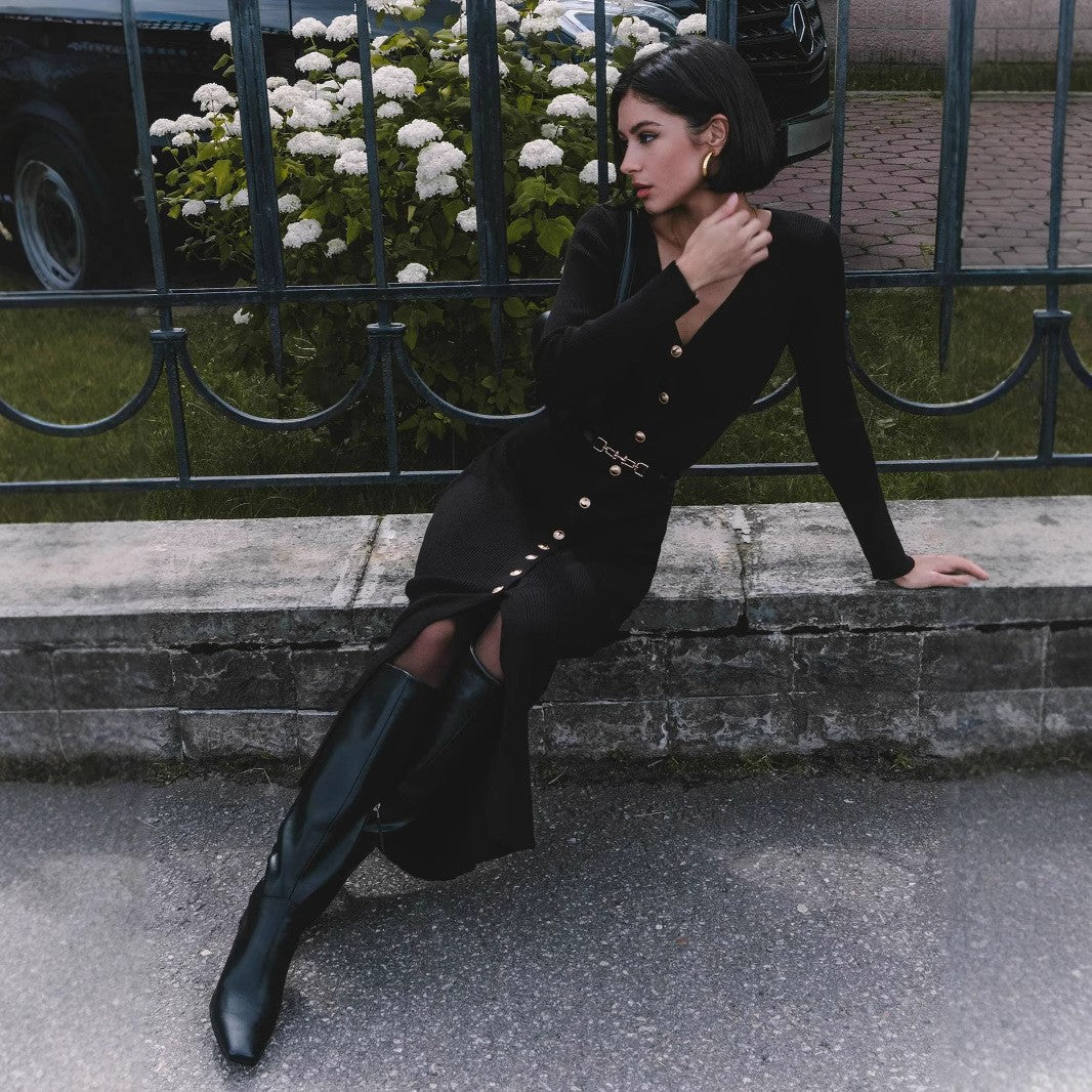 Maskot Elegant Button-Detail Dress