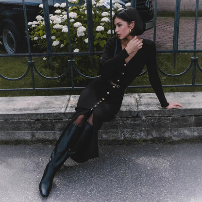 Maskot Elegant Button-Detail Dress